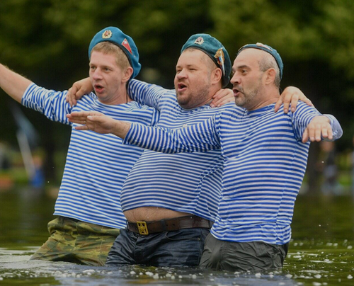 Російський ВДВшник розридався після зустрічі з «Бабою Ягою»